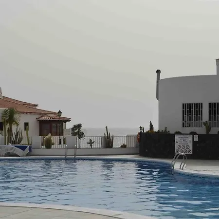 Tranquila, Playa Del Duque Holiday home *