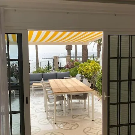 Tranquila, Playa Del Duque Holiday home *