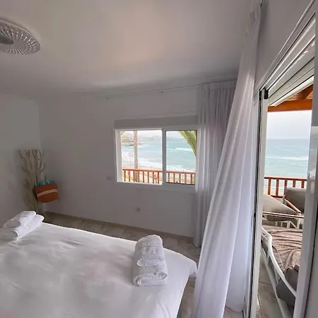 Tranquila, Playa Del Duque Holiday home *