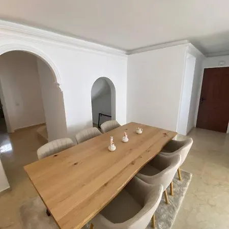 Tranquila, Playa Del Duque Holiday home *