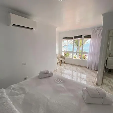 Tranquila, Playa Del Duque Ferienhaus *